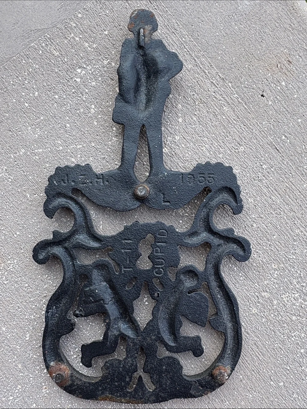 1955 VTG cast iron trivet